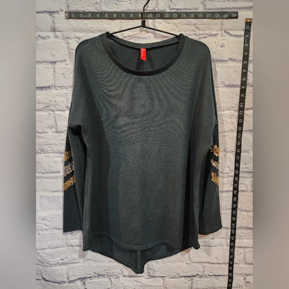 Fashionomics black long sleeve tee with sequin design on sleeves Size Medium - Picture 1 of 6
